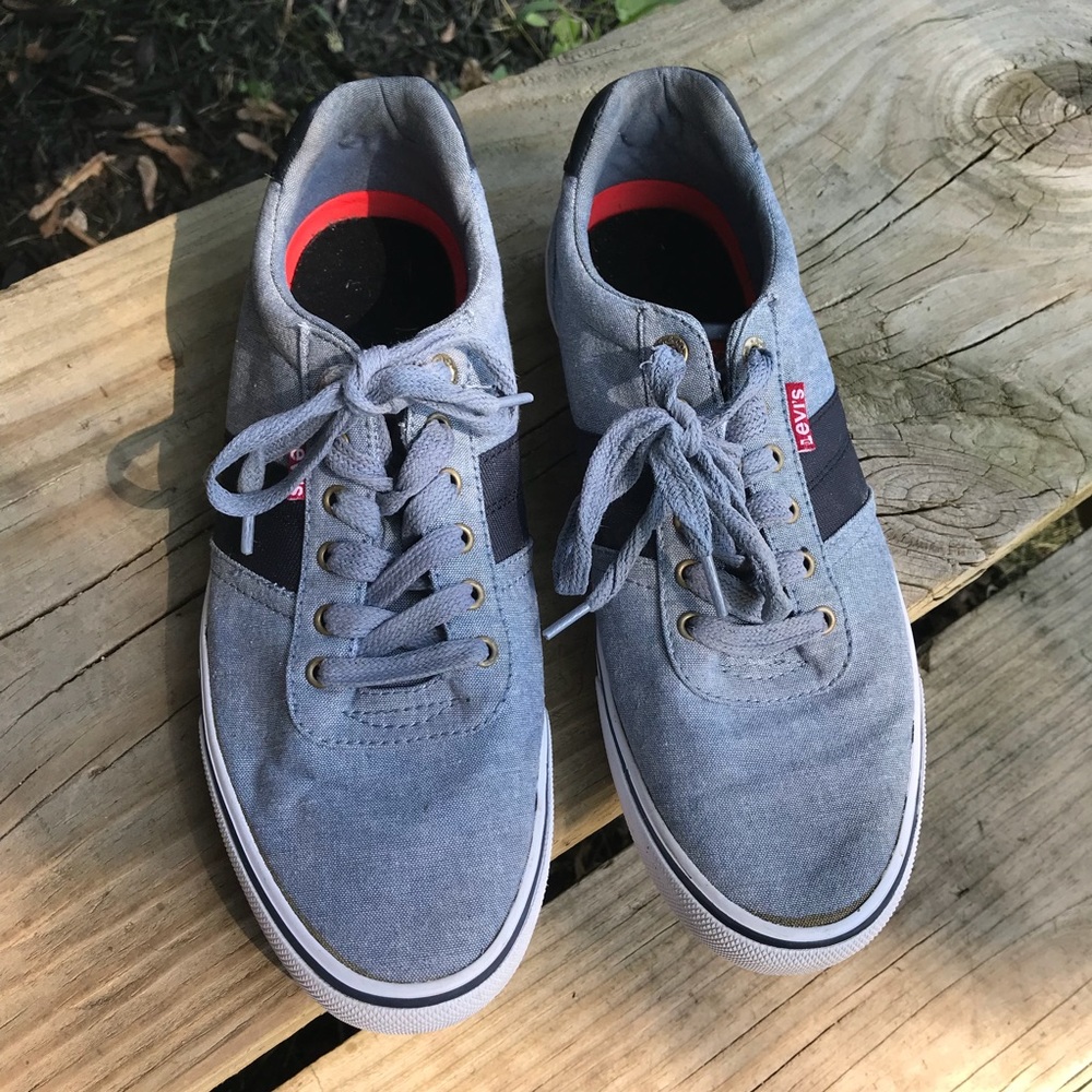 Men’s casual Levi’s shoes - excellent condition!